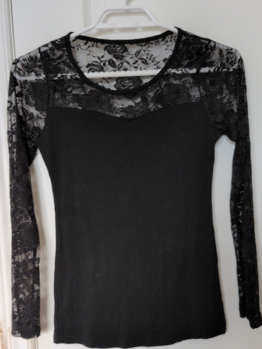 Black Lace Yoke Long-Sleeve Women's Top
